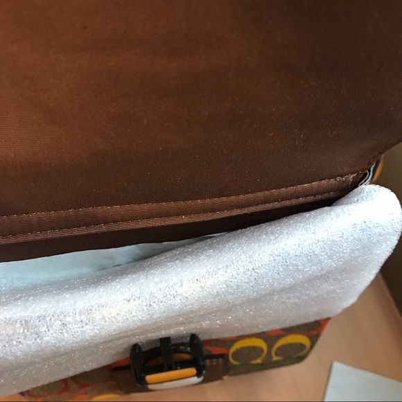 🌈❤️ Coach Track Pack In Rainbow Signature Canvas *Special Edition* - Picture 10 of 13